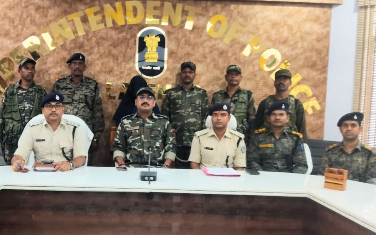 आठ लाख के इनामी माओवादी सबजोनल कमांडर अघनु गंझू को लातेहार पुलिस ने किया गिरफ्तार, दर्ज हैं 78 मामले