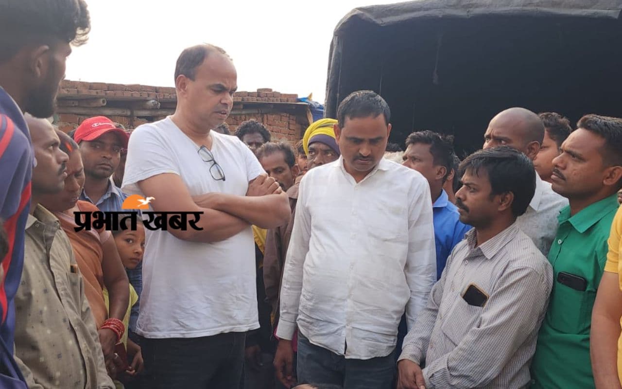 Giridih News: बगोदर में संदिग्ध परिस्थिति में एक की मौत, परिजनों ने जतायी हत्या की आशंका, जांच में जुटी पुलिस Giridih News: बगोदर में संदिग्ध परिस्थिति में एक की मौत, परिजनों ने जतायी हत्या की आशंका, जांच में जुटी पुलिस