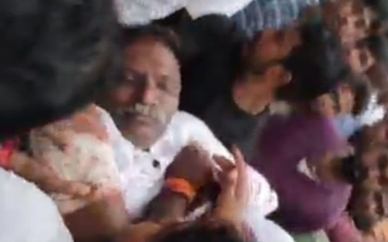 झारखंड: कोयला व्यवसायी राजेंद्र साहू पर हमले के खिलाफ बाजार बंद, अपराधियों की गिरफ्तारी को लेकर विरोध मार्च