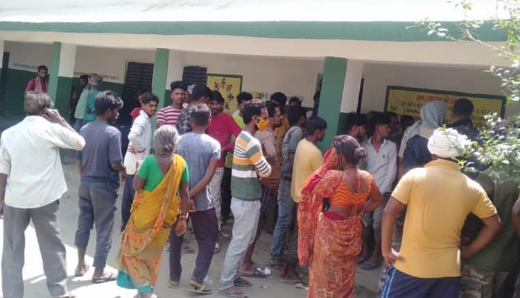 लोहरदगा : गर्मी छुट्टी से पहले पिकनिक पर गये सरकारी स्कूल के छात्र की मौत, ग्रामीणों ने शिक्षकों को बनाया बंधक