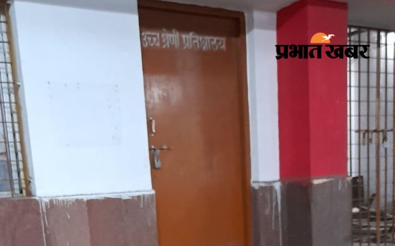 Prabhat Khabar Exclusive: रात होते ही बंद हो जाती हैं यात्री सुविधाएं, सुरक्षा मानकों की भी होती है अनदेखी