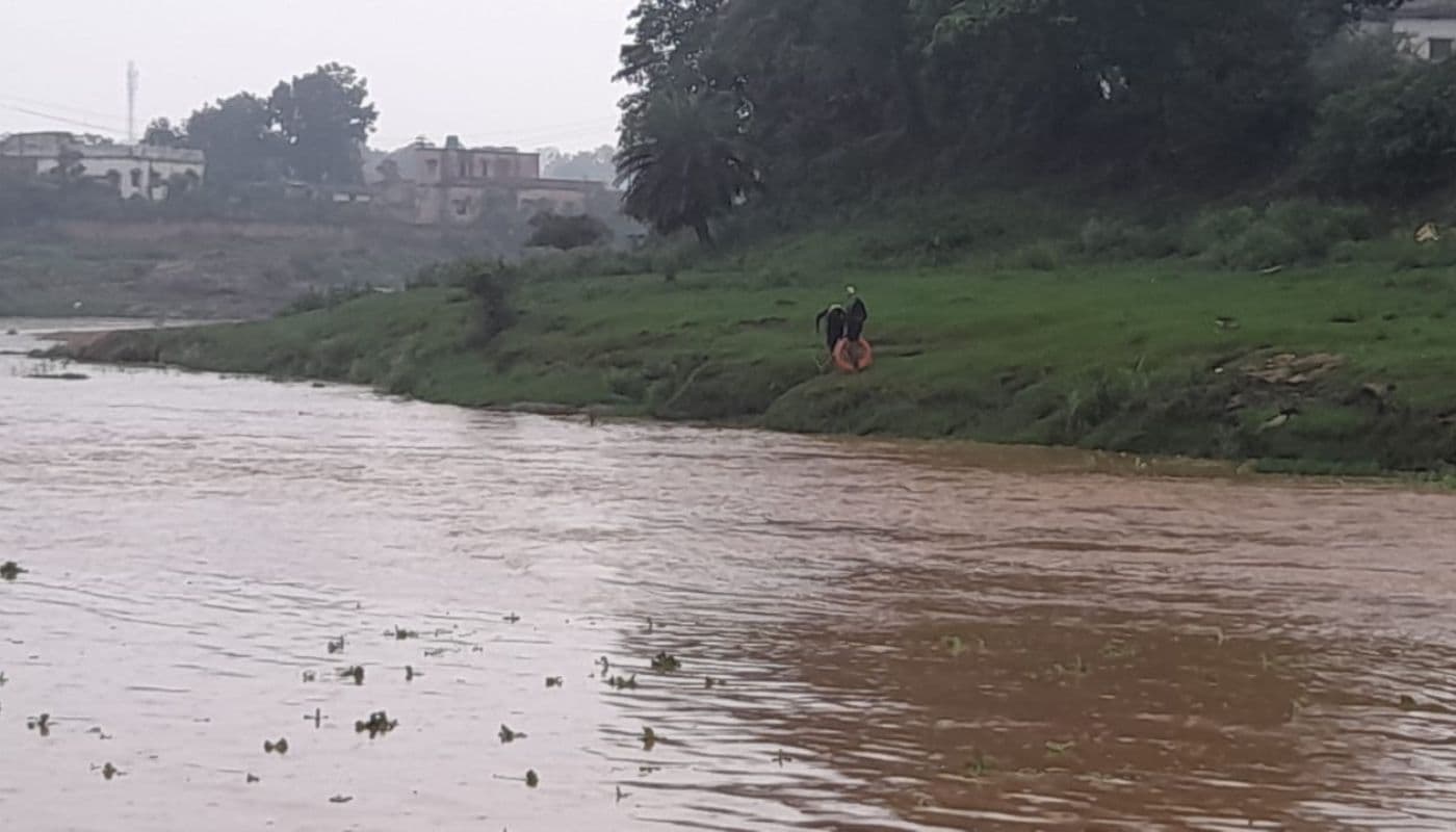 PHOTO: झारखंड में तेज बारिश से नदियां उफनायीं, गिरिडीह में नदी की तेज धार में बह गये हजारीबाग जा रहे तीन युवक