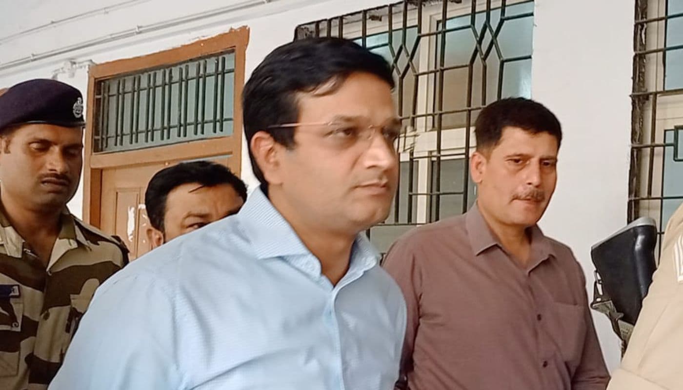 ईडी को मिली झारखंड के निलंबित आईएएस छवि रंजन की 4 दिन की रिमांड, बेहद उदास दिखे रांची के पूर्व उपायुक्त