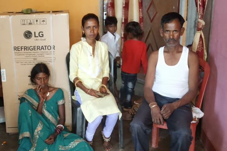 रांची में भीषण सड़क हादसा : सिकिदिरी के सांडी गांव में हाई स्पीड कार ने 20 बारातियों को कुचला, 3 की मौत