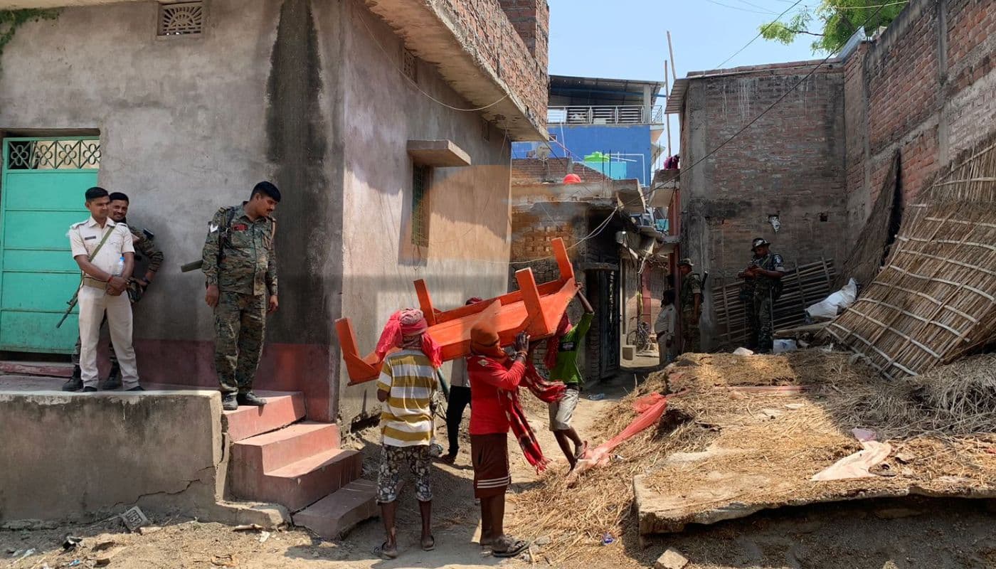 साहिबगंज : खनन घोटाला मामले में ईडी कोर्ट के निर्देश पर दाहू यादव और सुनील यादव के घर की कुर्की-जब्ती