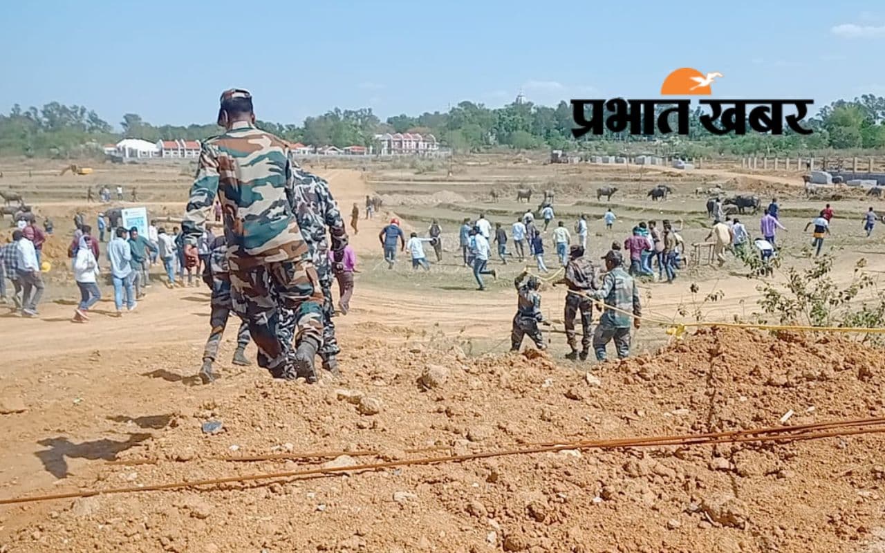 VIDEO: झारखंड विधानसभा घेरने जा रहे छात्रों पर लाठीचार्ज-आंसू गैस के गोले दागे, जवाब में पुलिस पर फेंके पत्थर VIDEO: झारखंड विधानसभा घेरने जा रहे छात्रों पर लाठीचार्ज-आंसू गैस के गोले दागे, जवाब में पुलिस पर फेंके पत्थर
