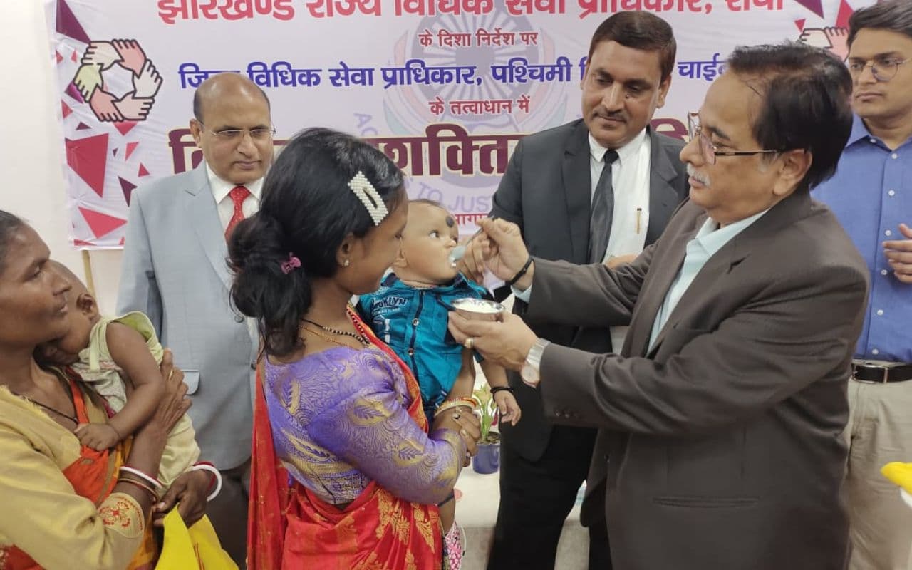 युवा अन्याय के खिलाफ आवाज उठाएं, बात दबाने से बिगड़ती है, चाईबासा में बोले जस्टिस दीपक रोशन