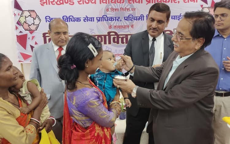 युवा अन्याय के खिलाफ आवाज उठाएं, बात दबाने से बिगड़ती है, चाईबासा में बोले जस्टिस दीपक रोशन