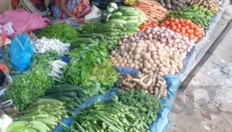 बिहार: 15 दिनों में फिर बढ़े हरी सब्जियों के भाव, रुला रहा प्याज, जानें कारण व कीमत