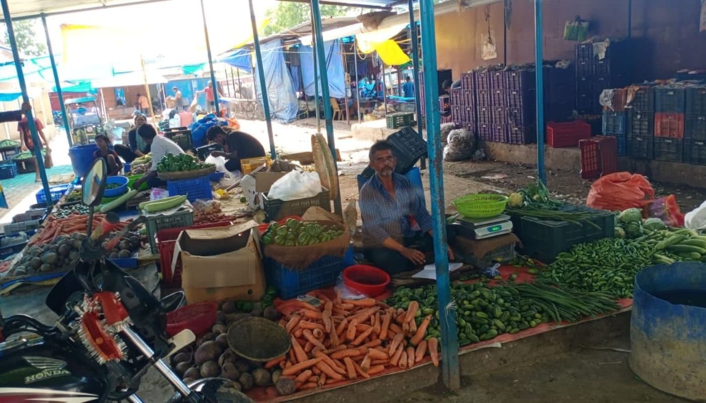 बिहार: बरसात में लाल हुआ टमाटर, हरा मिर्च और अदरक के भाव भी चढ़े, थाली से गायब हो गयी हरी सब्जी