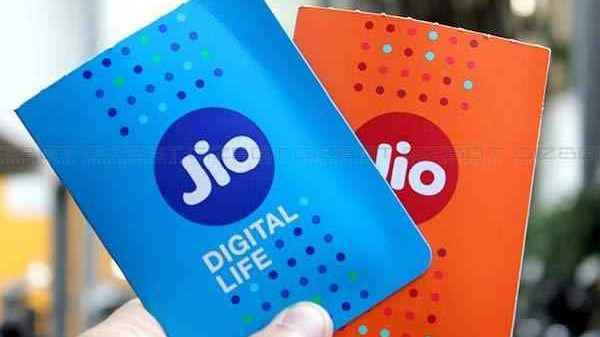 JIO यूजर्स को मिला बड़ा तोहफा, फीचर फोन से भी कर सकेंगे UPI पेमेंट JIO यूजर्स को मिला बड़ा तोहफा, फीचर फोन से भी कर सकेंगे UPI पेमेंट