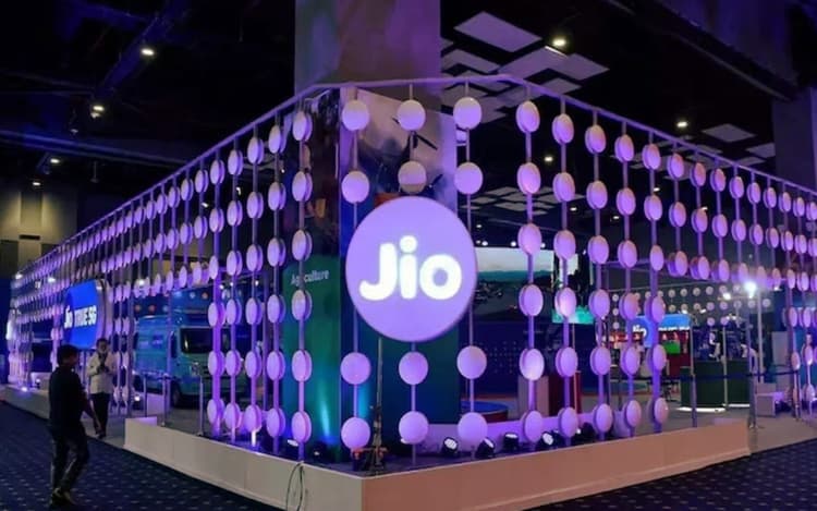 Reliance Jio का नया टूल तोड़ेगा भाषाओं की दीवार, मिलेगी रियल टाइम ट्रांसलेशन और ट्रांसक्रिप्शन की सुविधा