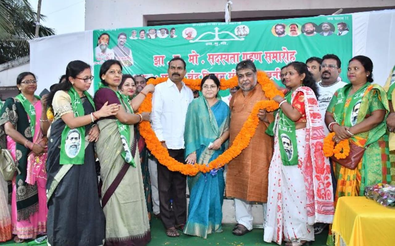 Jharkhand: गढ़वा में JMM नेता अयूब मंसूरी की गोली मारकर हत्या, आरोपियों की अविलंब गिरफ्तारी की मांग