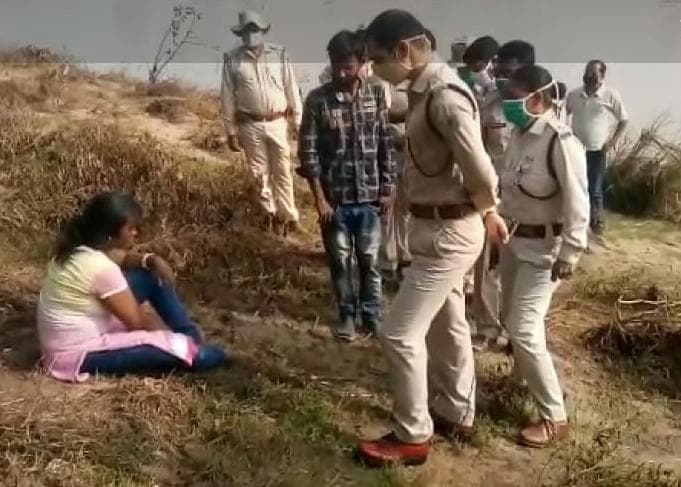 Jharkhand News : दरिंदों ने जमशेदपुर में पांच साल की मासूम को मार डाला, जंगल में मिला हाथ कटा शव, मेडिकल बोर्ड करेगा पोस्टमार्टम Jharkhand News : दरिंदों ने जमशेदपुर में पांच साल की मासूम को मार डाला, जंगल में मिला हाथ कटा शव, मेडिकल बोर्ड करेगा पोस्टमार्टम