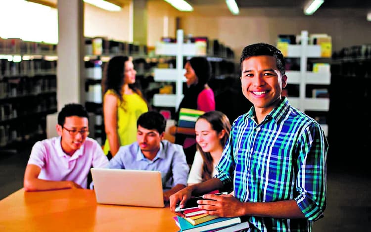 HR मैनेजर बनने के लिए कितना चाहिए योग्यता, जानें डिटेल्स में