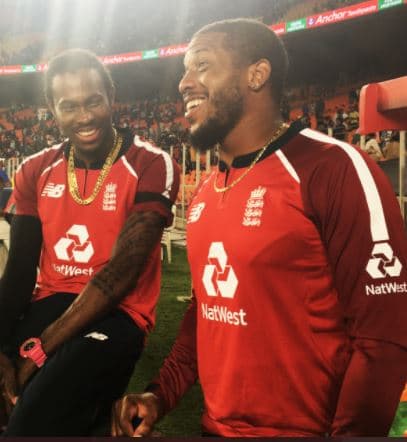 नरेंद्र मोदी स्टेडियम में भारी भरकम गोल्ड चेन पहनकर क्यों उतरता है इंग्लैंड का ये खिलाड़ी, जानिए इसके पीछे का विनिंग चैलेंज