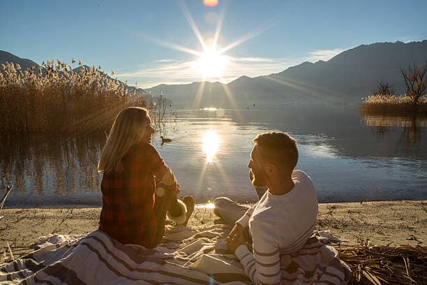 Karva Chauth 2023: करवा चौथ पर पत्नी को करना है खुश, तो घूमा ले आएं भारत के मिनी स्विट्जरलैंड