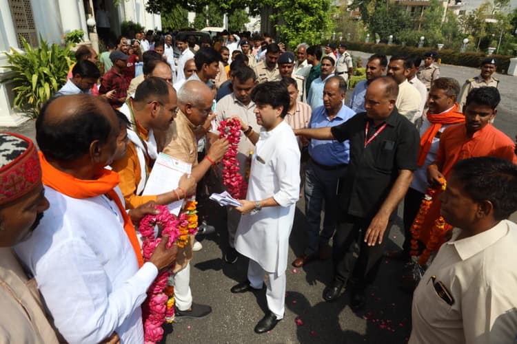 MP Election 2023 : प्रियंका गांधी के वार से बौखलाए ज्योतिरादित्य सिंधिया? कांग्रेस पर किया करारा प्रहार