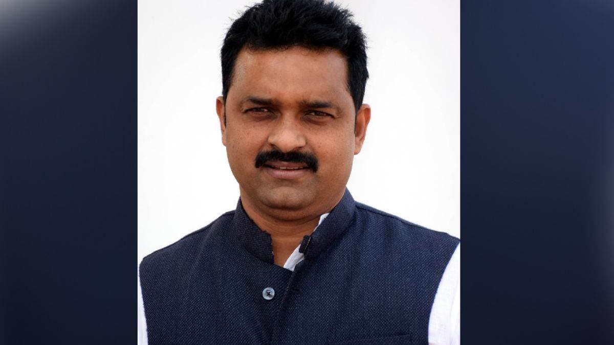 Gorakhpur News: भाजपा सांसद कमलेश पासवान सहित सात अभियुक्तों को डेढ़ साल की सजा, अर्थदंड, ये था मामला Gorakhpur News: भाजपा सांसद कमलेश पासवान सहित सात अभियुक्तों को डेढ़ साल की सजा, अर्थदंड, ये था मामला