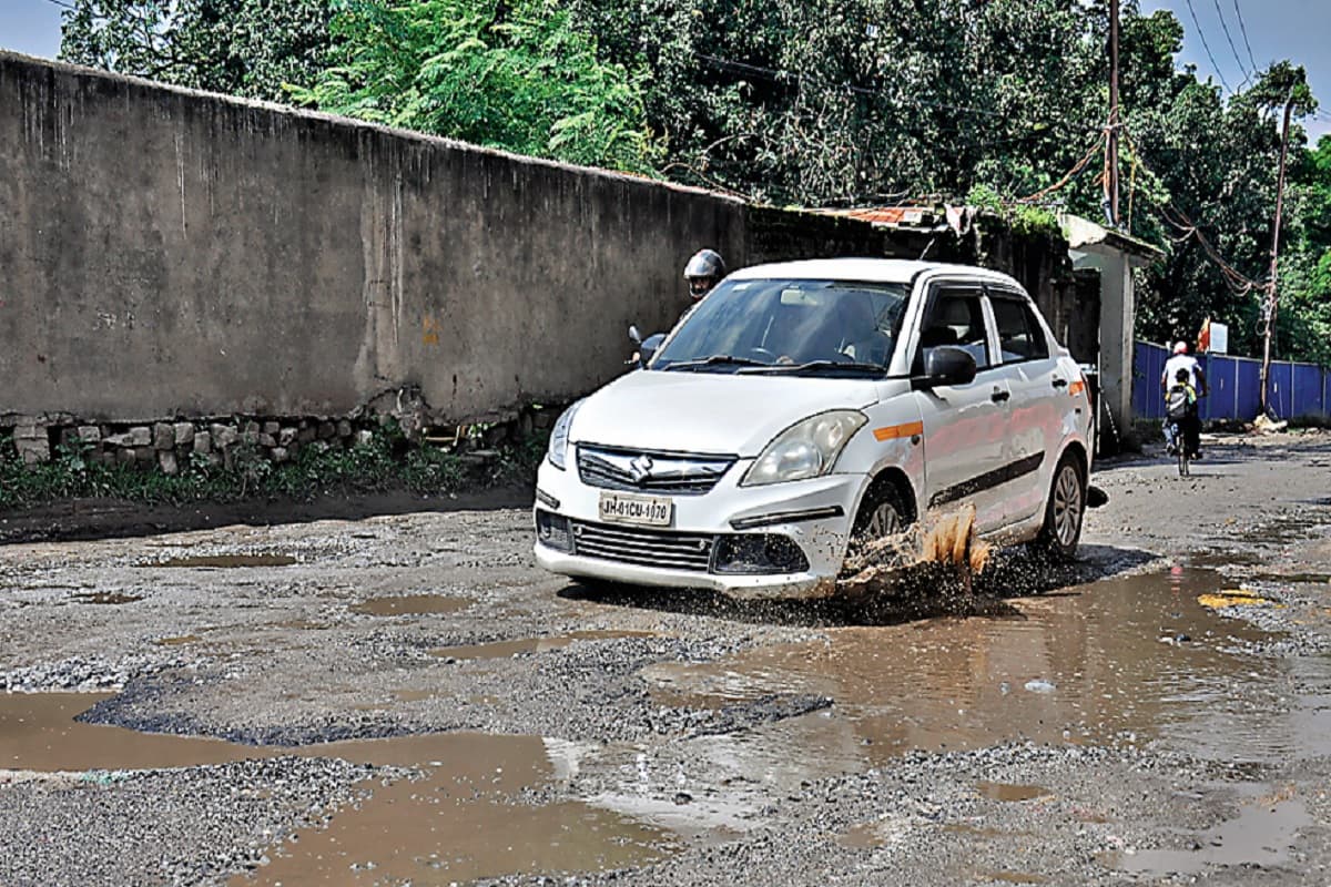 रांची: कांटा टोली- बहू बाजार की सड़कों पर पैदल चलना हुआ मुश्किल, ये है दुर्दशा की वजह