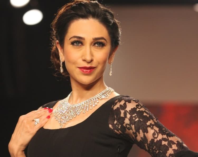 Karisma Kapoor B'day : करिश्मा कपूर के बर्थडे पर ये तसवीरें वायरल, करीना कपूर, सैफ अली खान के साथ खास है ये फोटोज