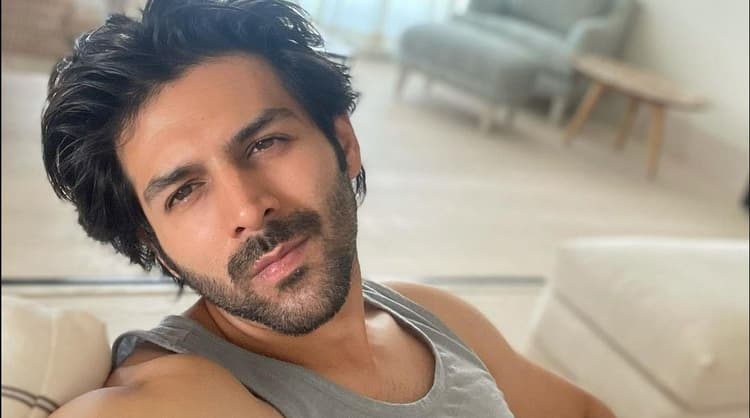 कार्तिक आर्यन का जबरा फैन, सीने पर गुदवा ली एक्टर की तसवीर, यूजर्स जता रहे नाराजगी, VIDEO