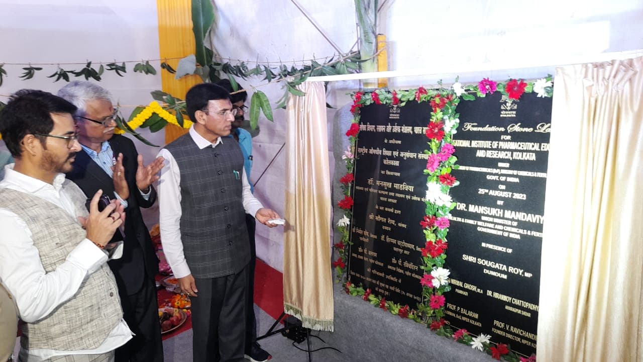 जनहित में आयुष्मान भारत योजना लागू करे बंगाल सरकार, कोलकाता में बोले केंद्रीय मंत्री मनसुख मांडविया जनहित में आयुष्मान भारत योजना लागू करे बंगाल सरकार, कोलकाता में बोले केंद्रीय मंत्री मनसुख मांडविया