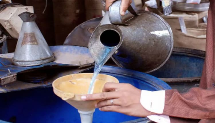 फूड आइटम्स और किरासन तेल की कीमतों ने इंडस्ट्रियल वर्कर्स को पहुंचाई राहत, जानिए कैसे?