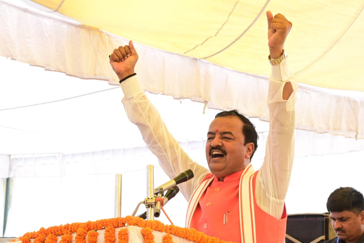 सपा कर रही हमारी नकल, कांग्रेस का नहीं खुलेगा खाता, अखिलेश यादव और प्रियंका गांधी पर बरसे केशव प्रसाद मौर्य सपा कर रही हमारी नकल, कांग्रेस का नहीं खुलेगा खाता, अखिलेश यादव और प्रियंका गांधी पर बरसे केशव प्रसाद मौर्य