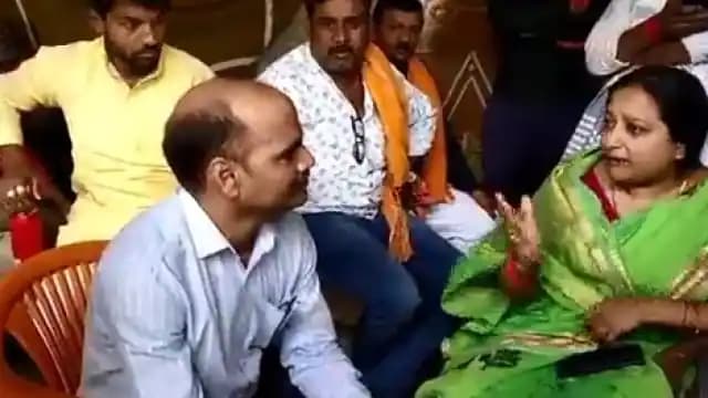 UP: बलिया में बुलडोजर वाले एक्शन से नाराज हुई BJP MLA केतकी सिंह, बोलीं-घर गिरा देते तो मैं आग… UP: बलिया में बुलडोजर वाले एक्शन से नाराज हुई BJP MLA केतकी सिंह, बोलीं-घर गिरा देते तो मैं आग…