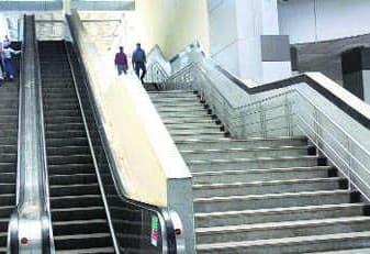 नये ओवरब्रिज के निर्माण में आयी तेजी, लगेगा एस्केलेटर व लिफ्ट भी