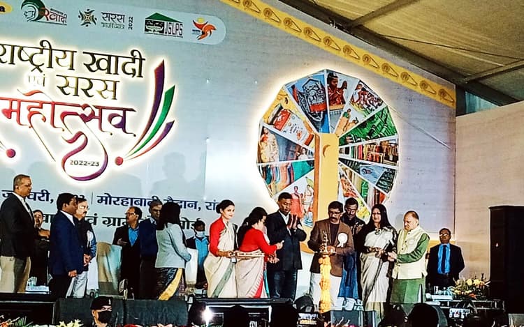 हेमंत सोरेन ने मोरहाबादी मैदान में किया राष्ट्रीय खादी एवं सरस महोत्सव का उद्घाटन, कही ये बातें