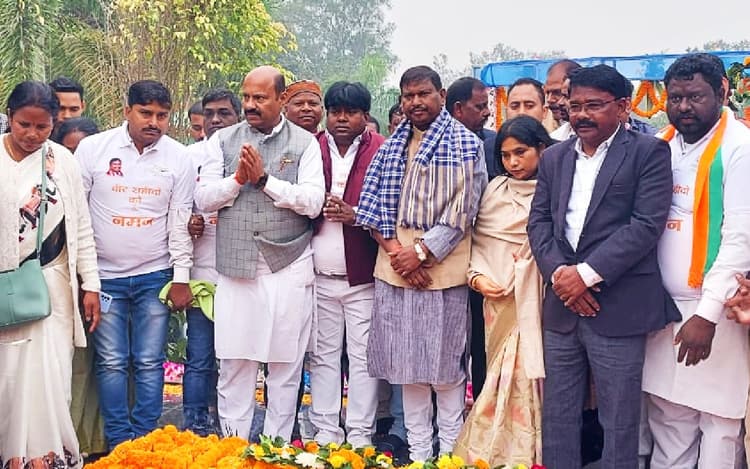 खरसावां गोलीकांड शहीद दिवस पर बोले अर्जुन मुंडा : शहीद बेदी पर लें संकल्प ताकि आदिवासी समाज पीछे ना छूटे