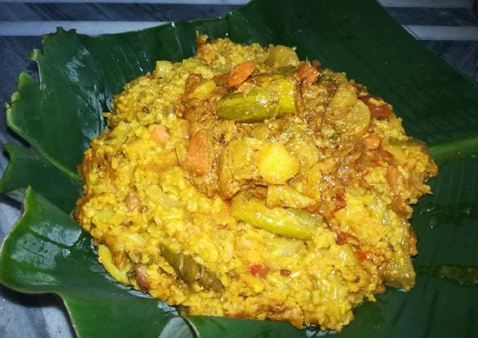 Durga Puja के लिए अपने घर पर बनाएं स्पेशल खिचड़ी भोग, जानें भोग तैयार करने की सबसे आसान विधि, सामग्री