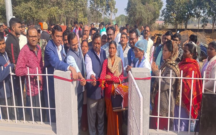 खूंटी के विधायक नीलकंठ सिंह मुंडा ने दिया आश्वासन, पुल का शिलान्यास जल्द, बनेंगी सड़कें व नालियां