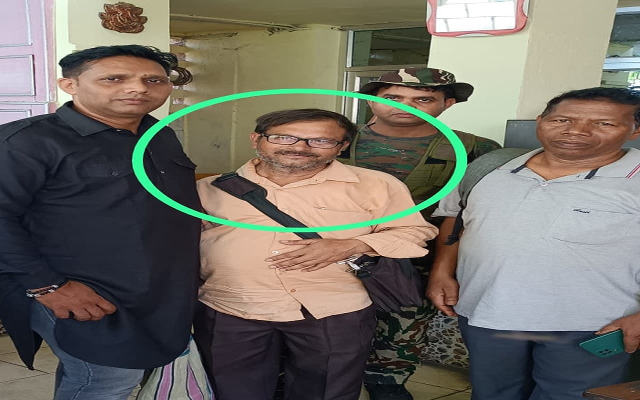 झारखंड एसीबी की बड़ी कार्रवाई, पलामू, खूंटी व पश्चिमी सिंहभूम से 4 आरोपी घूस लेते रंगेहाथ अरेस्ट झारखंड एसीबी की बड़ी कार्रवाई, पलामू, खूंटी व पश्चिमी सिंहभूम से 4 आरोपी घूस लेते रंगेहाथ अरेस्ट
