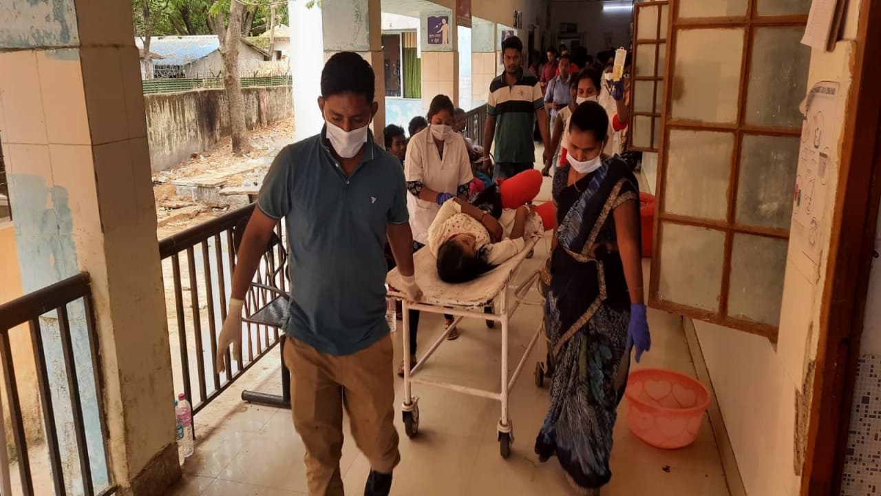 Jharkhand Crime News: बैंकिंग कॉरेस्पॉन्डेंट से 3 लाख रुपये की लूट, अपराधियों ने मारी गोली, हालत नाजुक Jharkhand Crime News: बैंकिंग कॉरेस्पॉन्डेंट से 3 लाख रुपये की लूट, अपराधियों ने मारी गोली, हालत नाजुक