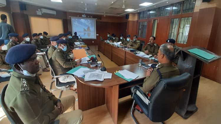 अफीम की खेती में लगे लोगों पर होगी कार्रवाई, खूंटी एसपी ने पुलिस अधिकारियों को दिये कई सख्त निर्देश