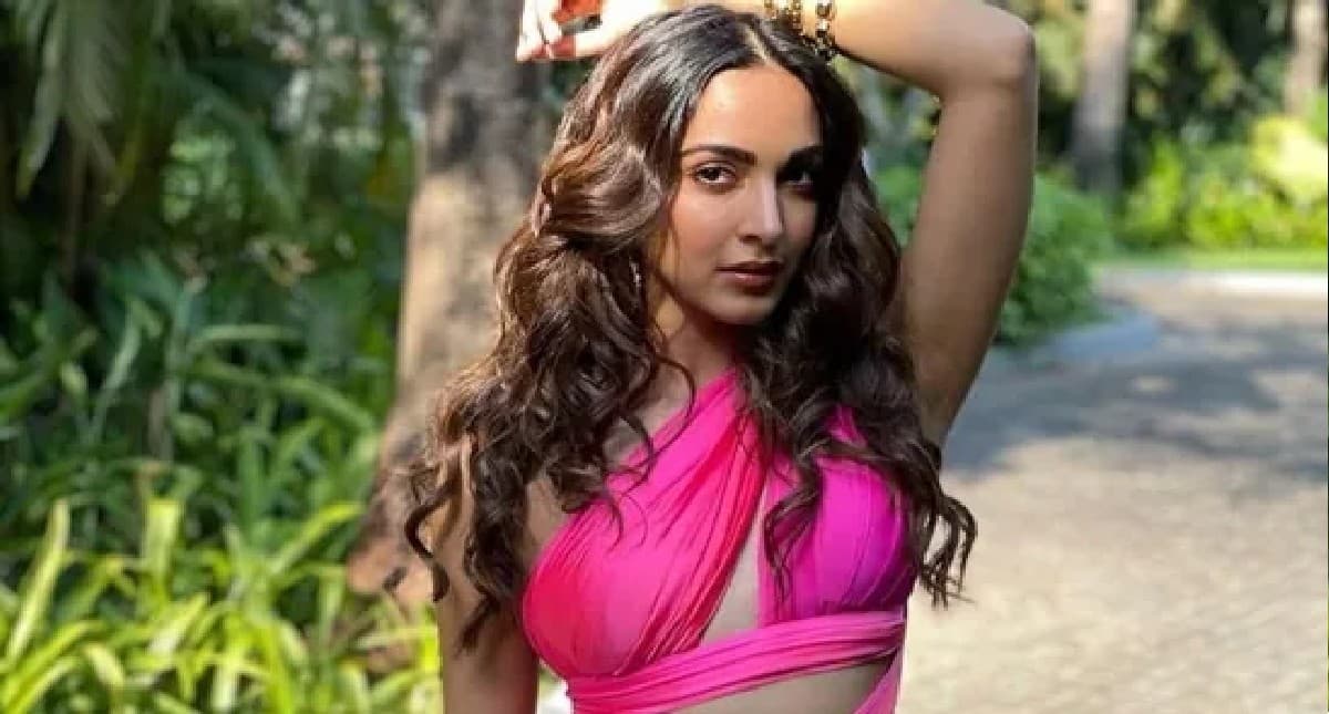 बहन इशिता की प्री-वेडिंग सेरेमनी में जमकर थिरकीं कियारा आडवाणी, हाई स्लिट ड्रेस में दिखी बेहद ग्लैमरस बहन इशिता की प्री-वेडिंग सेरेमनी में जमकर थिरकीं कियारा आडवाणी, हाई स्लिट ड्रेस में दिखी बेहद ग्लैमरस