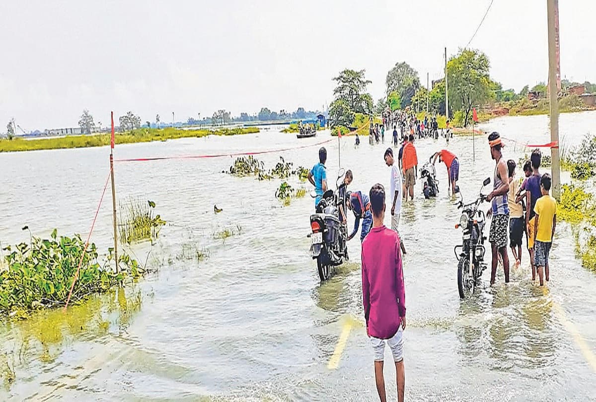 Bihar Flood: बक्सर में बाढ़ से बिगड़े हालात, चौसा-मोहनिया हाइवे पर चढ़ा पानी, परिचालन बंद Bihar Flood: बक्सर में बाढ़ से बिगड़े हालात, चौसा-मोहनिया हाइवे पर चढ़ा पानी, परिचालन बंद
