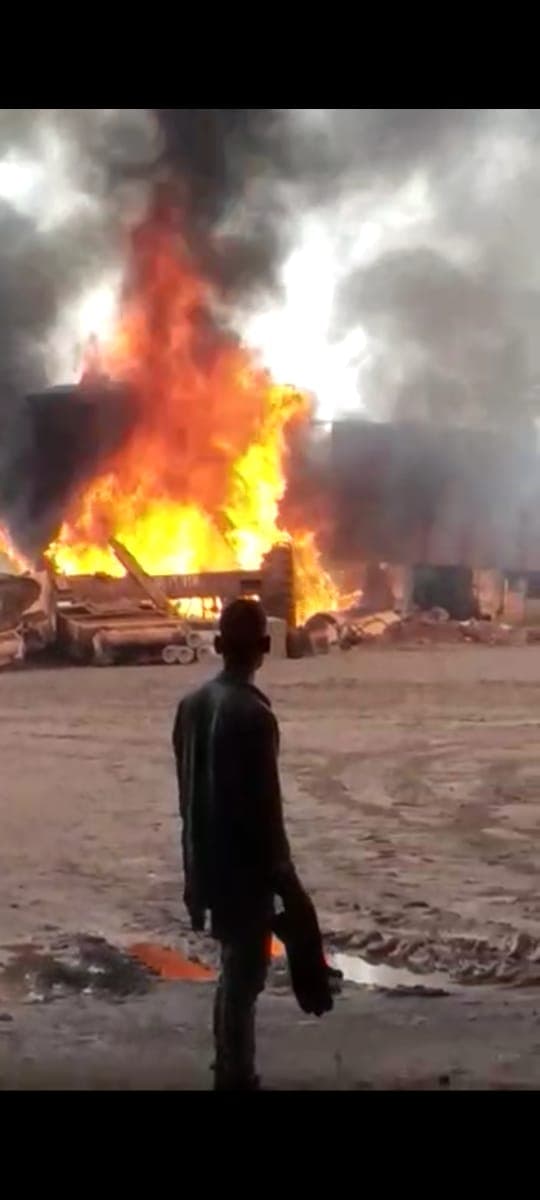 झारखंड की किरीबुरु खदान के स्क्रैप यार्ड में आग लगने से मची अफरा-तफरी, आग पर पाया गया काबू, टला बड़ा हादसा