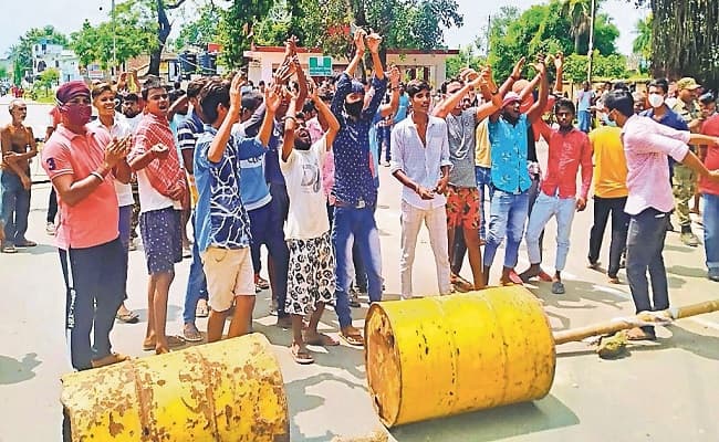 बिहार: शादी से इनकार करने पर प्रेमी के घर प्रेमिका ने जहर खाकर दी जान, युवक गिरफ्तार