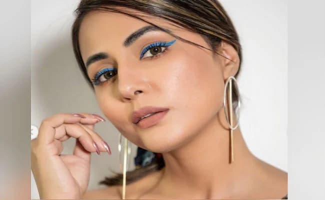 PHOTOS : स्टाइलिश आउटफिट में बेहद हॉट दिख रही हैं हिना खान, अपनी बोल्ड तसवीर से इंटरनेट पर छाईं एक्ट्रेस