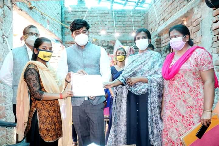 Child Marriage In Jharkhand : राधा ने बाल विवाह से किया इनकार, तो सरकारी योजनाओं का बरसा आशीर्वाद, डीसी ने ऐसे बढ़ाया हौसला