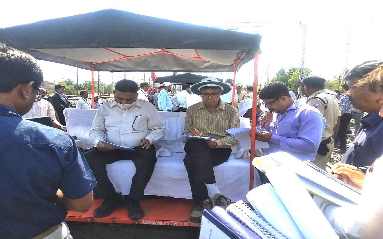 Indian Railways News: कोडरमा-झरही रेलखंड का निर्माण कार्य पूरा, सीआरएस ने किया स्पीड ट्रायल