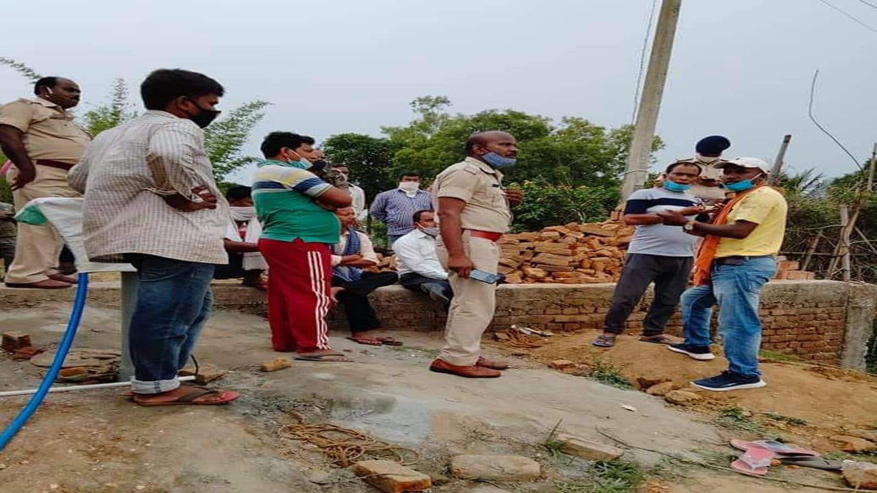 Jharkhand Crime News : कोडरमा के बेकोबार में जमीन विवाद में दो पक्षों के बीच हिंसक झड़प, एक की मौत, 7 अन्य घायल