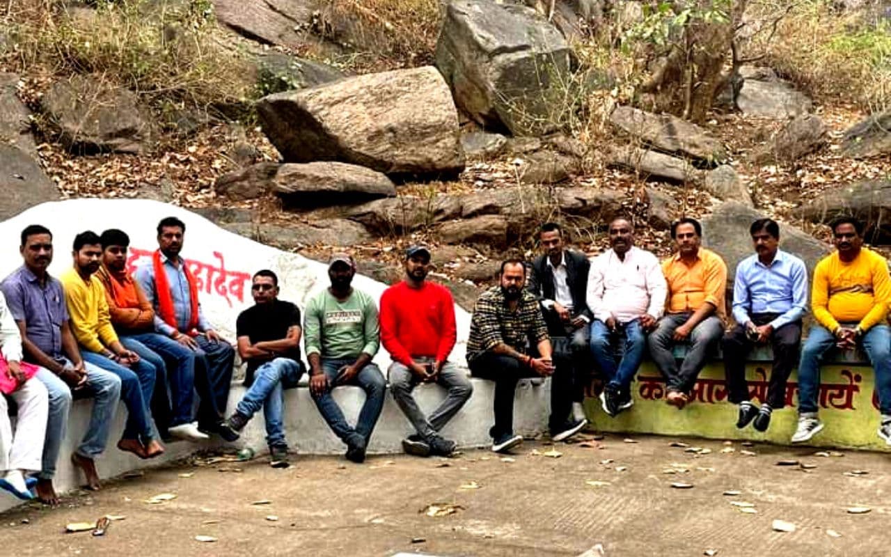 कोडरमा में अखाड़ा समितियों पर होगी पुष्पवर्षा, ध्वजाधारी आश्रम परिसर में रामनवमी महासमिति की बैठक में फैसला
