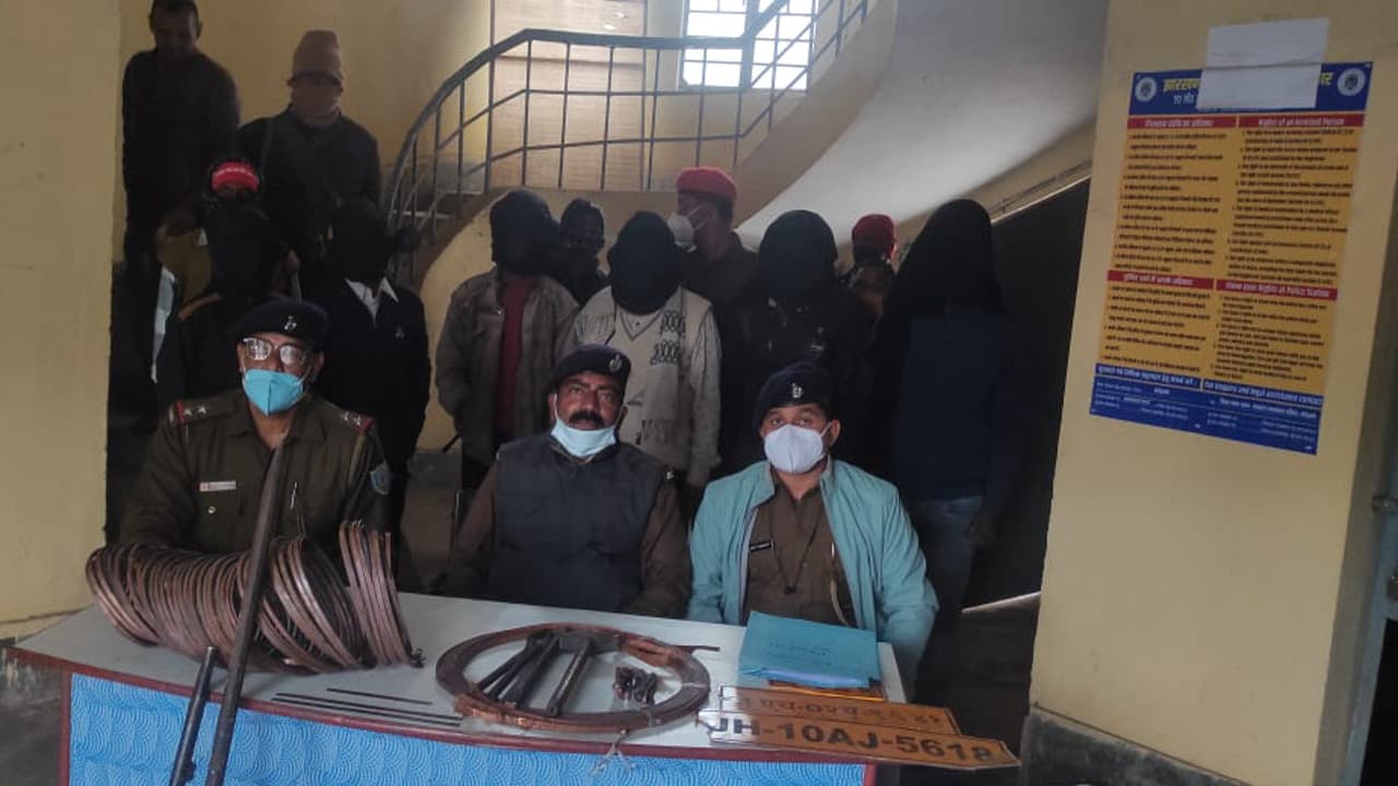 Jharkhand Crime News: पावर हाउस में डकैती मामले का कोडरमा पुलिस ने किया खुलासा, 6 आरोपी गिरफ्तार
