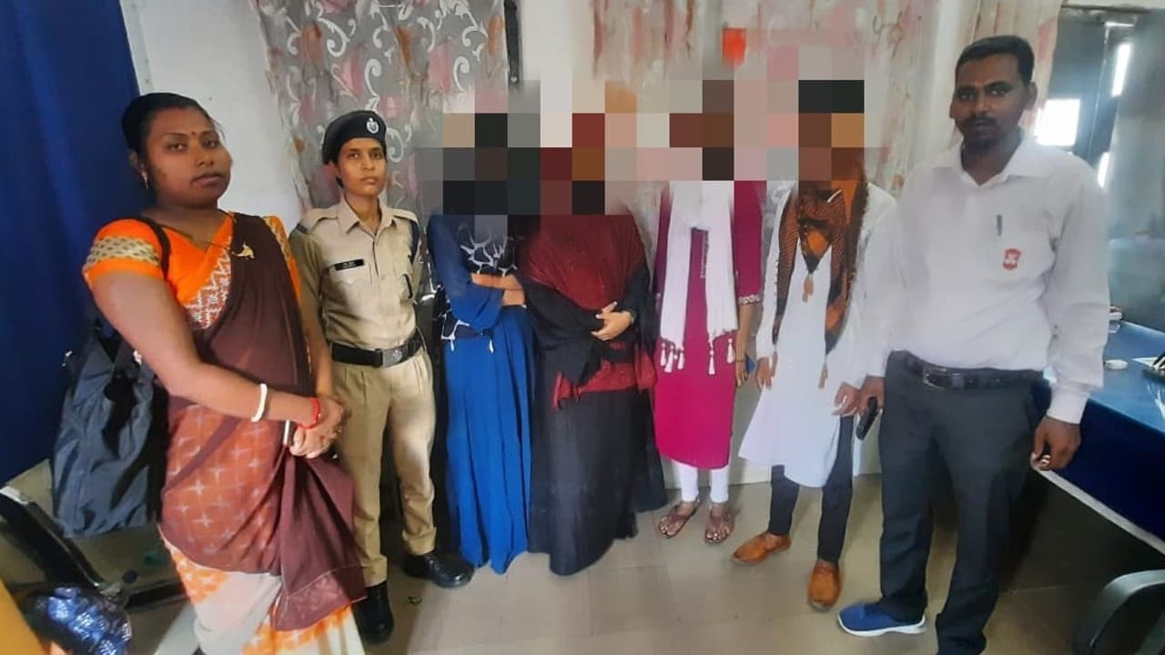 इंस्टाग्राम पर दोस्ती, फिर प्रेम जाल में फंसकर घर से भागी नाबालिग दो लड़कियां,RPF कोडरमा ने किया रेस्क्यू