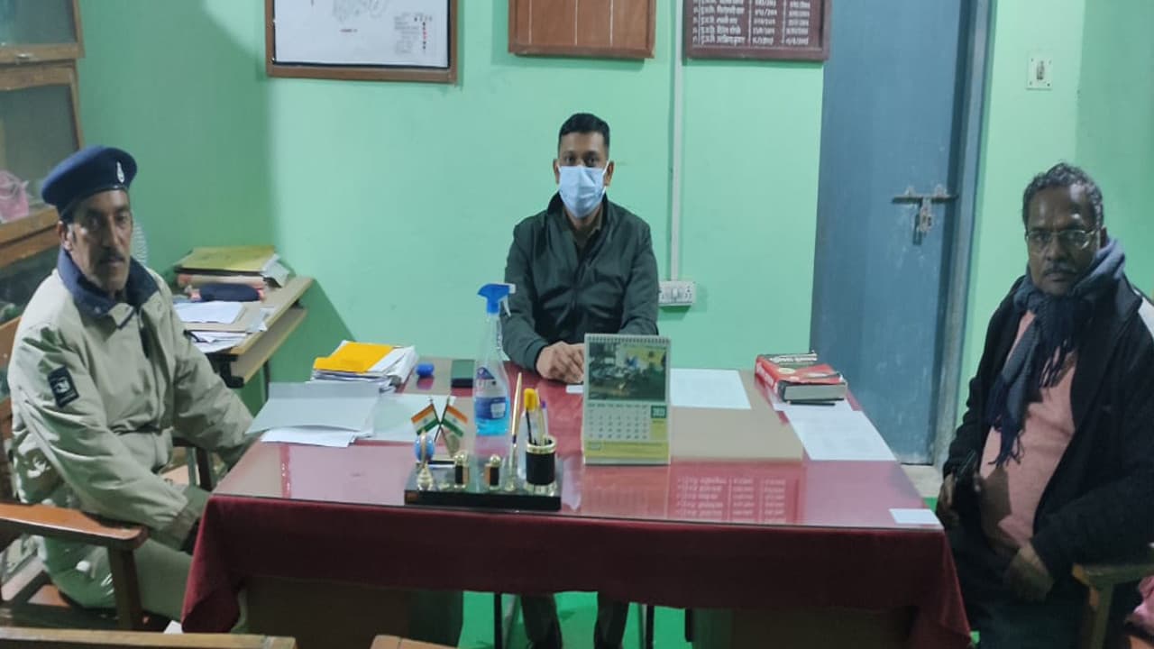 Jharkhand news: प्रतिमा विसर्जन जुलूस के दौरान दो पक्षों में झड़प, 8 घायल, कोडरमा एसपी पहुंचे मरकच्चो थाना